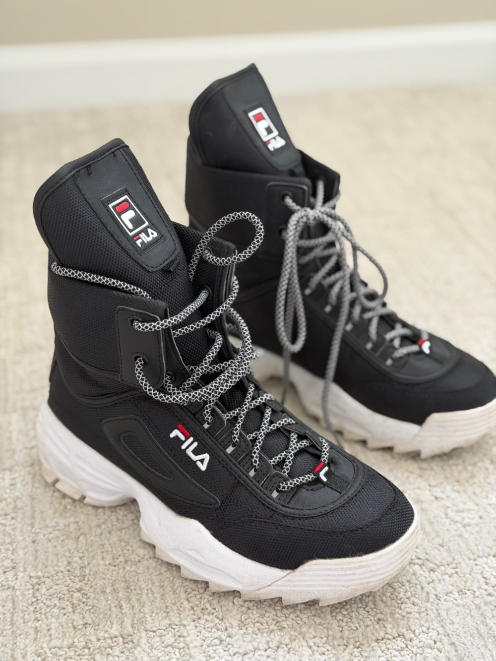 Woman's FILA boots size 7.5